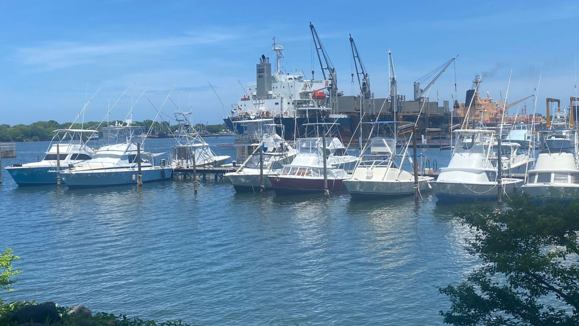 Embarcaciones atracadas en Marina Pez Vela, Puerto San José